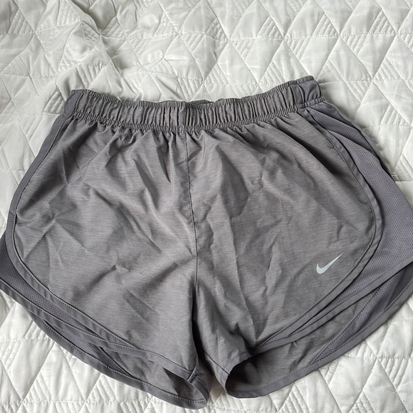 grey nike shorts - Picture 1 of 3